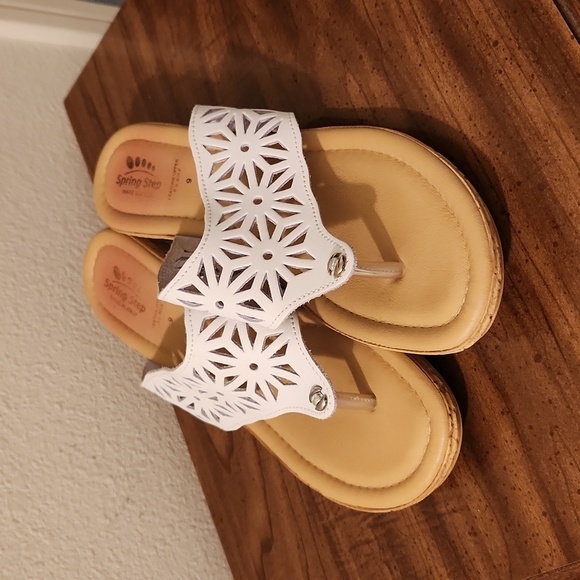 Spring Step White Leather Upper Thong Cut-Out Sandal White Size 9 - Picture 1 of 6